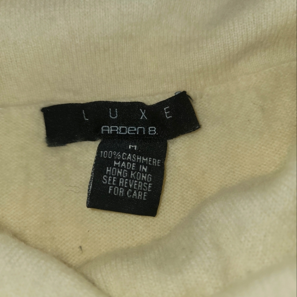 LUXE Arden B. 100% cream cashmere sweater